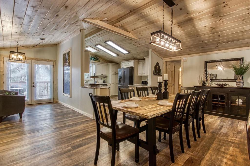 Whispering Winds, Hot Tub, Game Room, Wifi, 1089 Free Tickets Each Paid Day, Dollywood And More Gatlinburg Exterior photo