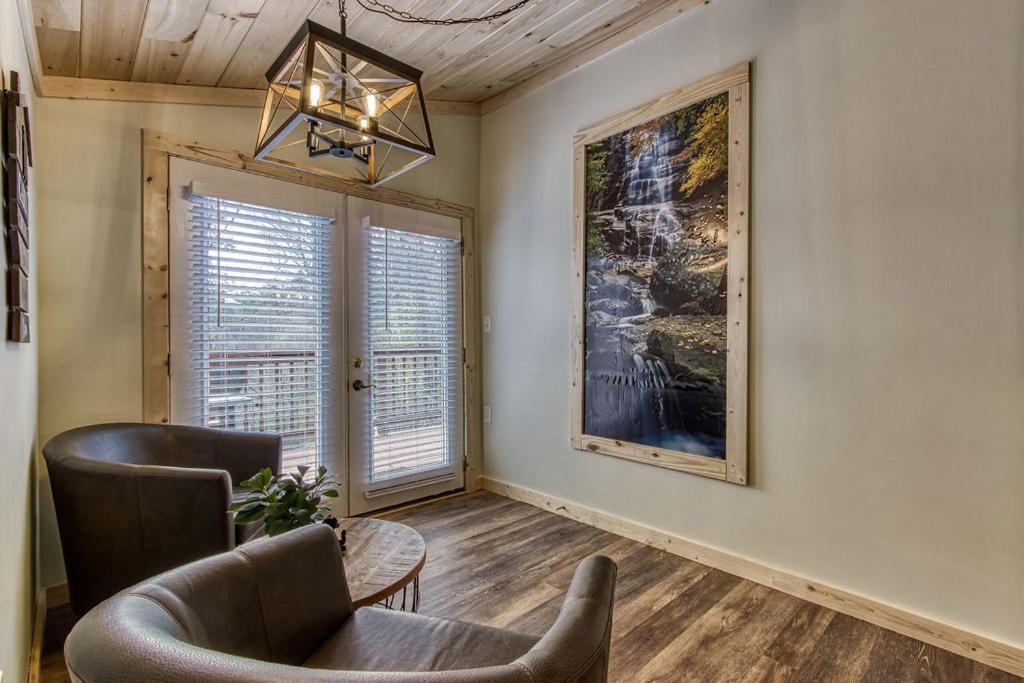 Whispering Winds, Hot Tub, Game Room, Wifi, 1089 Free Tickets Each Paid Day, Dollywood And More Gatlinburg Exterior photo