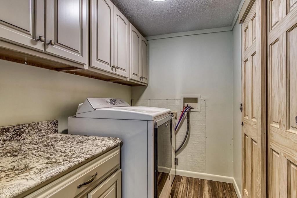 Whispering Winds, Hot Tub, Game Room, Wifi, 1089 Free Tickets Each Paid Day, Dollywood And More Gatlinburg Exterior photo