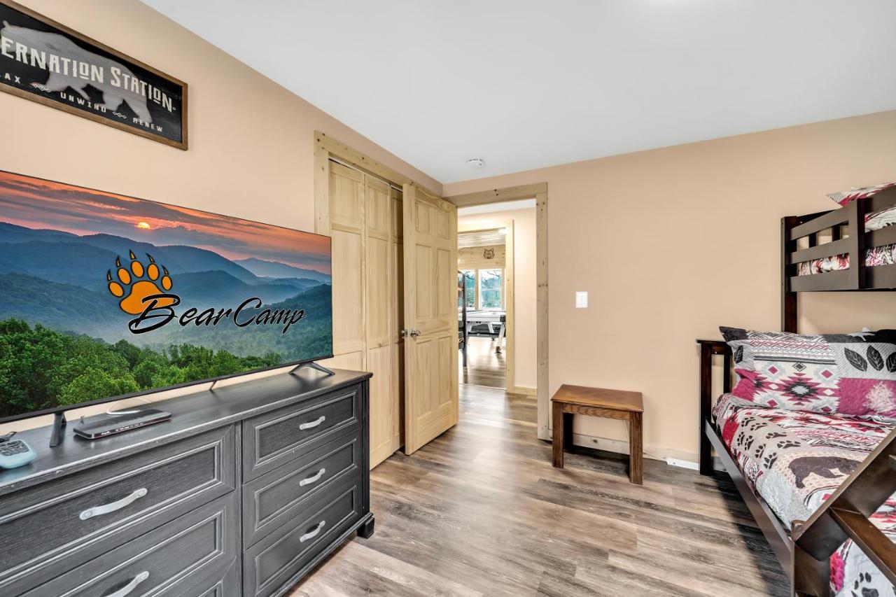 Whispering Winds, Hot Tub, Game Room, Wifi, 1089 Free Tickets Each Paid Day, Dollywood And More Gatlinburg Exterior photo