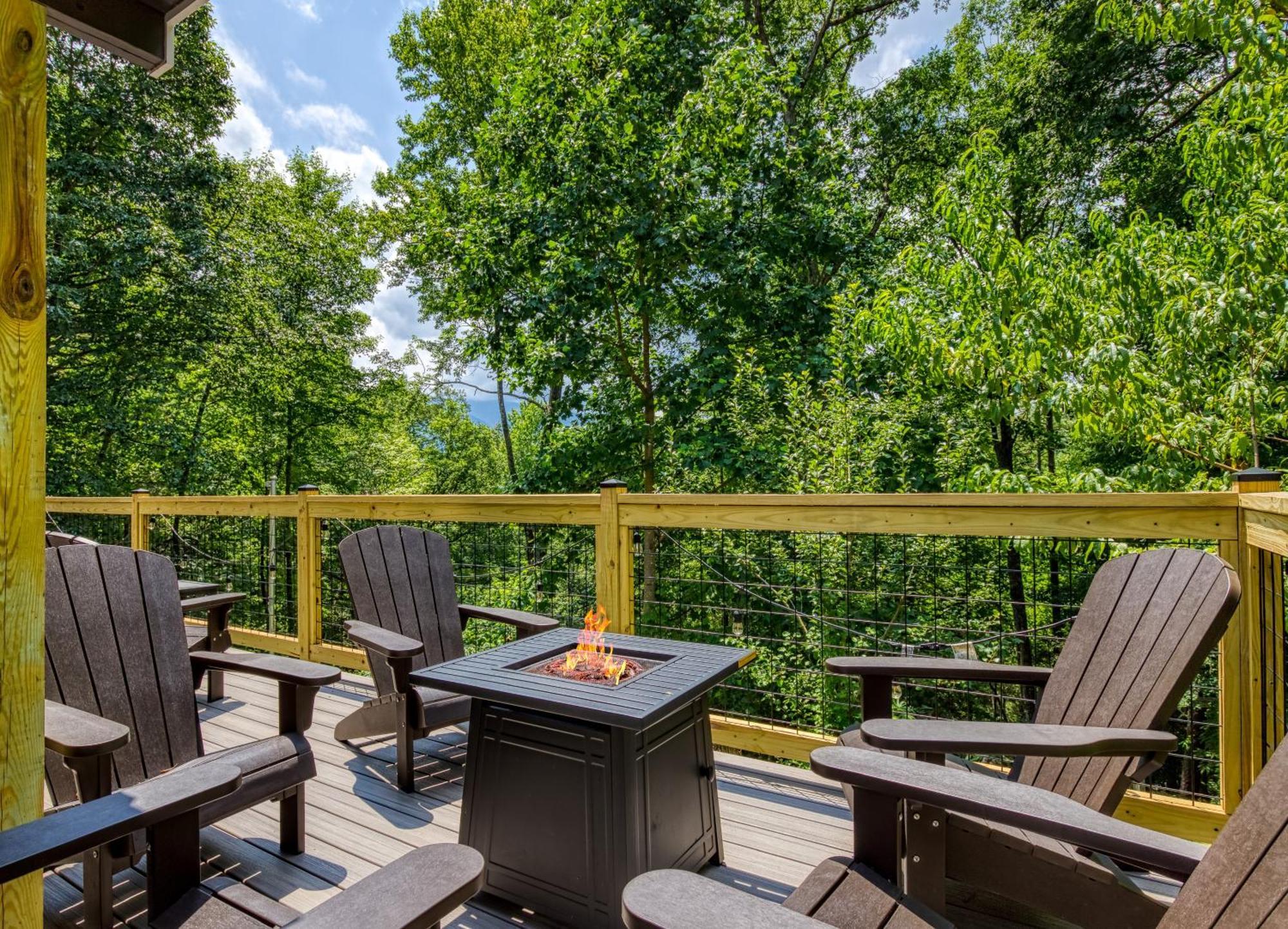 Whispering Winds, Hot Tub, Game Room, Wifi, 1089 Free Tickets Each Paid Day, Dollywood And More Gatlinburg Exterior photo