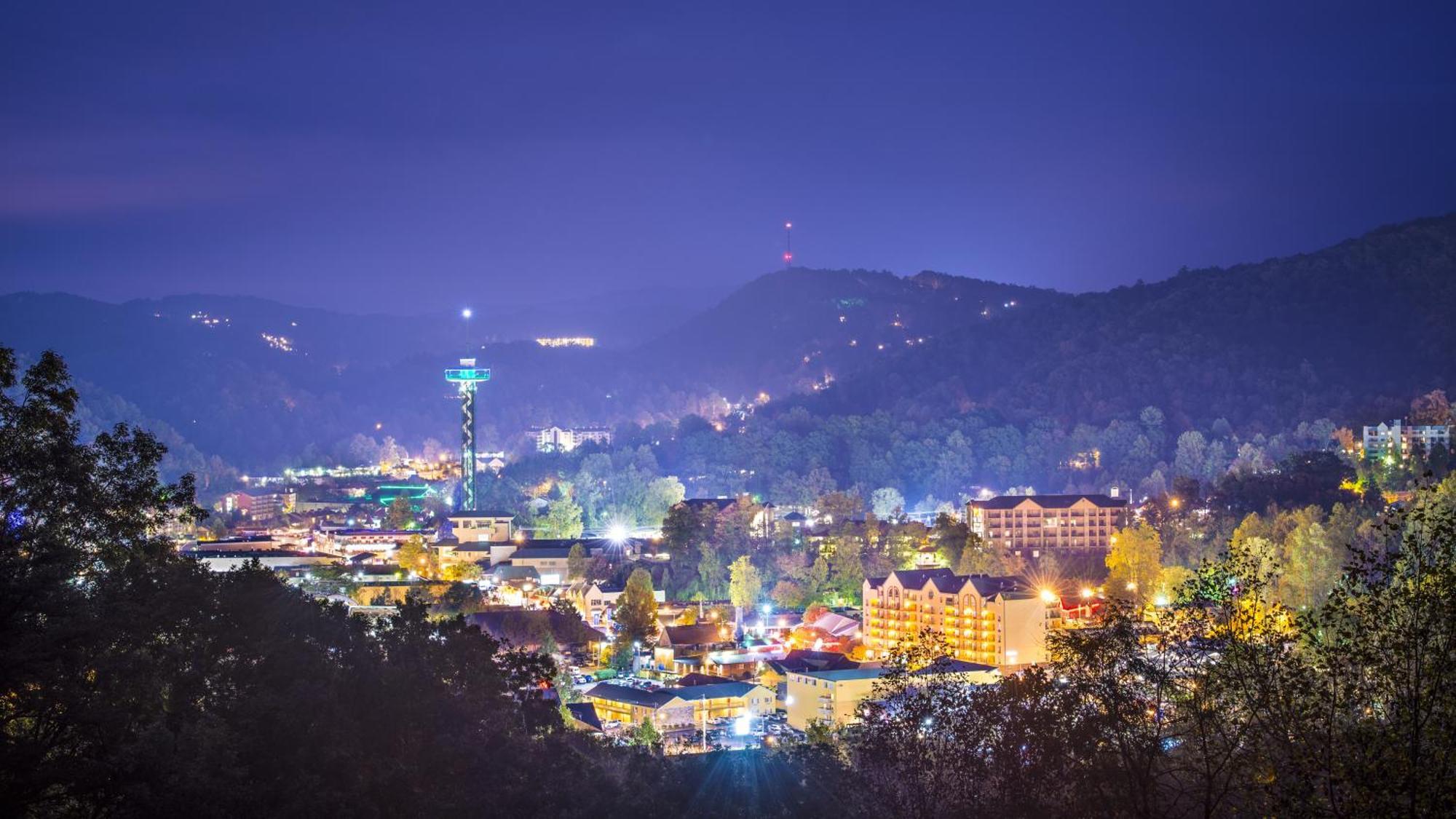 Whispering Winds, Hot Tub, Game Room, Wifi, 1089 Free Tickets Each Paid Day, Dollywood And More Gatlinburg Exterior photo